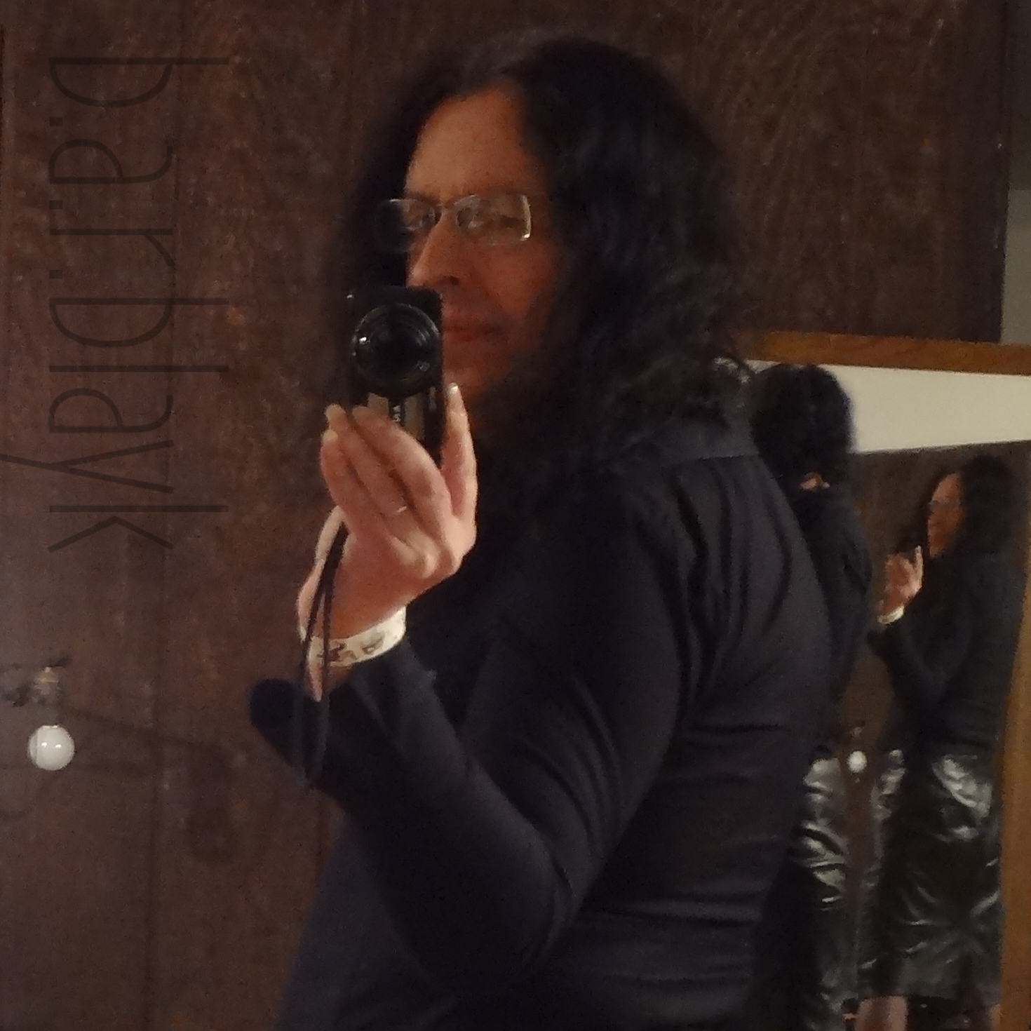 ./DSC00541 Rosie Rear - squared - gravatar.jpg